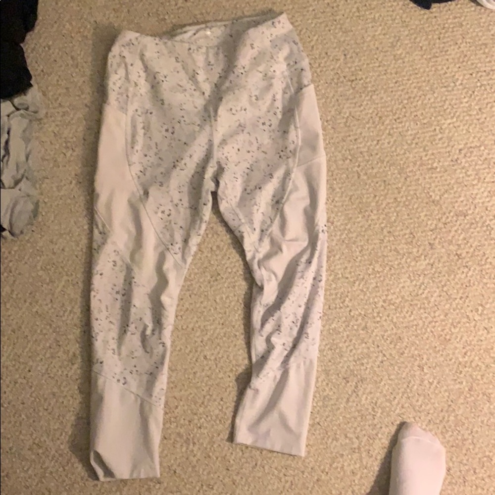 3/4 white and black leggings